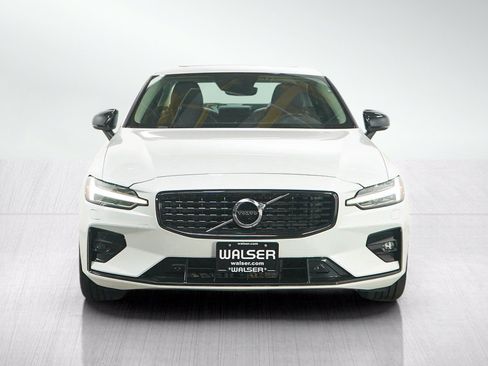 Used 2022 Volvo S60 B5 Momentum w/ Premium Package AWD/4WD image 8