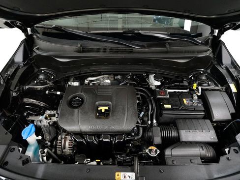 Used 2025 Kia Seltos LX image 3