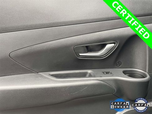 Certified 2025 Hyundai Santa Cruz SE image 9