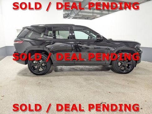 Used 2024 Jeep Grand Cherokee Limited w/ Black Appearance Package image 2