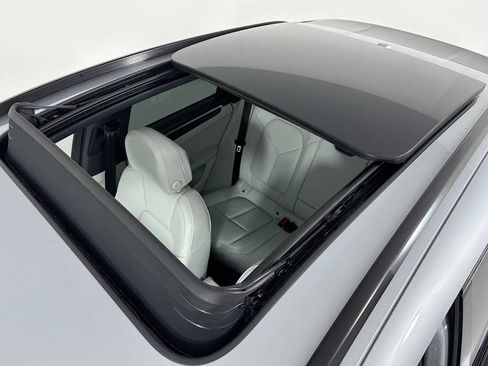 New 2026 Porsche Macan image 23