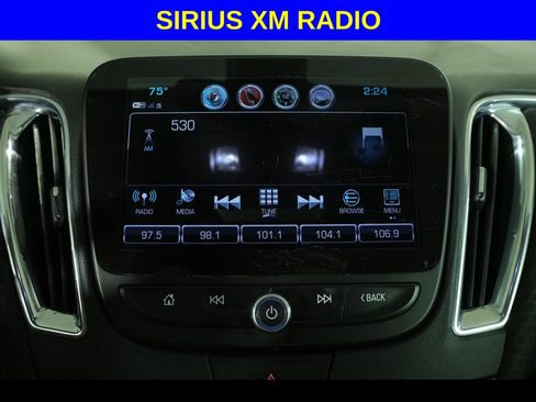 Used 2018 Chevrolet Malibu LT FWD image 2