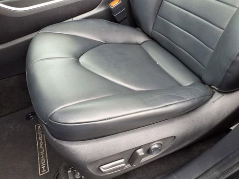 Used 2023 Toyota Highlander XLE image 16