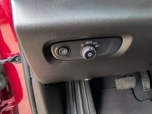 Used 2022 Chevrolet Traverse RS image 15