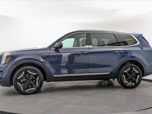 Used 2025 Kia Telluride S FWD image 3