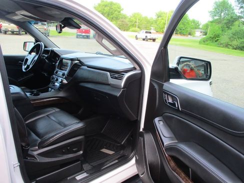 Used 2017 Chevrolet Tahoe LT w/ Luxury Package AWD/4WD image 29