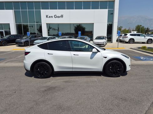 Used 2021 Tesla Model Y Long Range AWD/4WD image 2