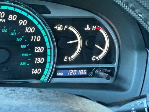 Used 2010 Toyota Venza AWD image 24