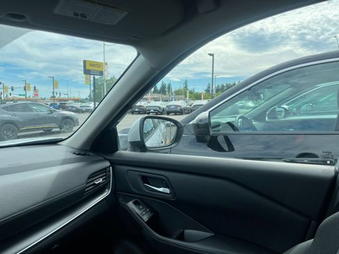 Used 2025 Nissan Rogue SV FWD image 37