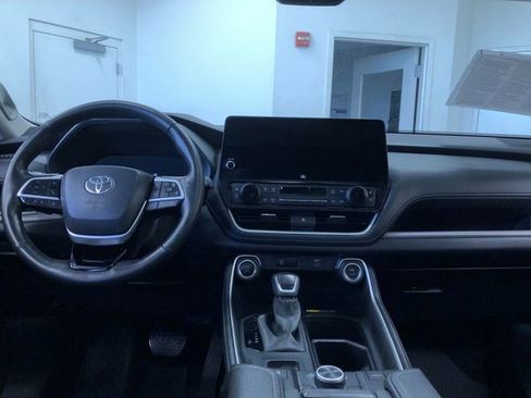 Certified 2024 Toyota Grand Highlander Platinum image 19