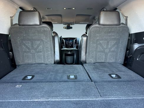 Used 2019 Cadillac Escalade 2WD 4dr image 32