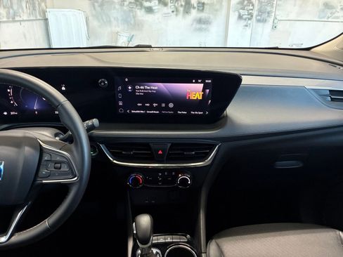 Used 2025 Buick Encore GX Preferred image 17