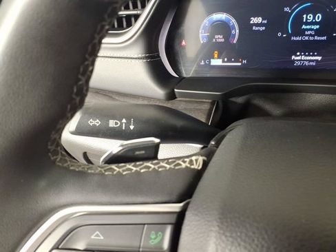 Used 2023 Jeep Grand Cherokee Limited AWD/4WD image 19