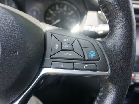 Used 2020 Nissan Rogue SV w/ Premium Package FWD image 8