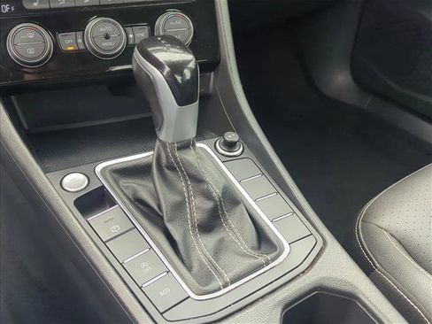 Used 2024 Volkswagen Jetta SE image 10