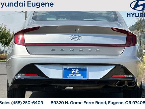 Used 2021 Hyundai Sonata SEL w/ Convenience Package FWD image 4