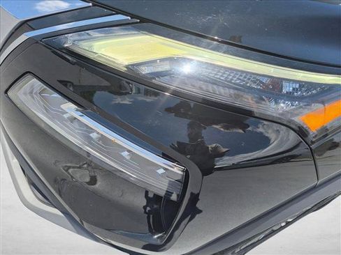 Certified 2023 Nissan Rogue SV FWD image 5