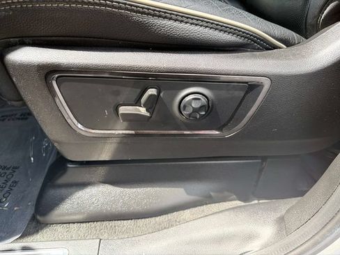 Used 2022 RAM 1500 Limited w/ Body Color Bumper Group AWD/4WD image 19