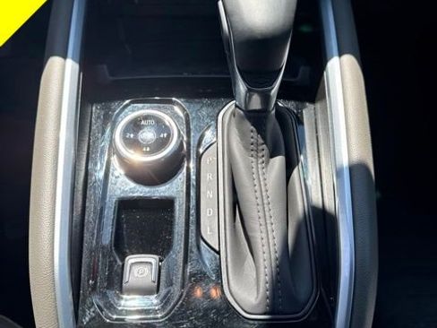 Used 2025 Chevrolet Colorado ZR2 w/ Technology Package AWD/4WD image 19