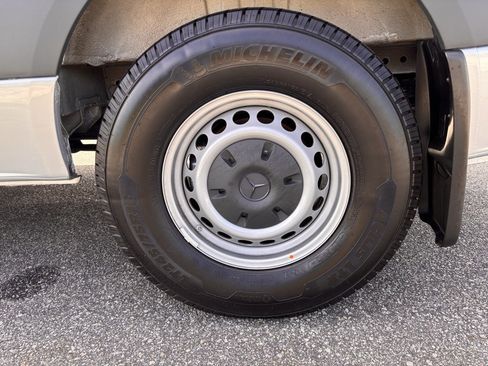 Used 2024 Mercedes-Benz Sprinter 2500 image 11