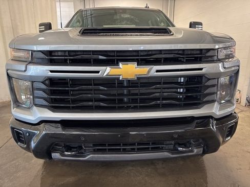 Used 2025 Chevrolet Silverado 2500 Custom w/ Custom Value Package image 2