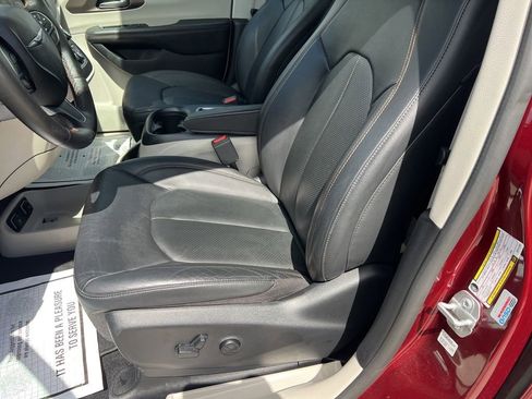 Certified 2019 Chrysler Pacifica Touring-L Plus image 47