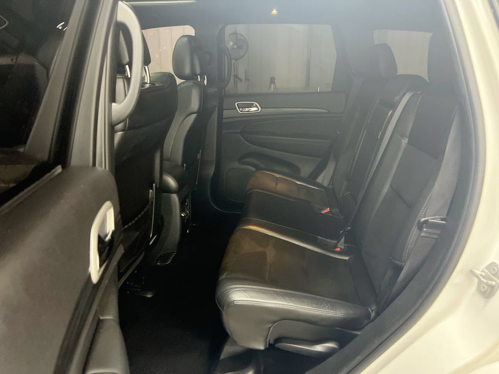 Used 2020 Jeep Grand Cherokee Laredo w/ Quick Order Package 2BN North AWD/4WD image 24
