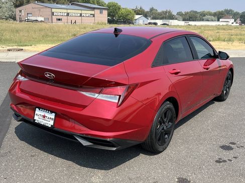 Used 2023 Hyundai Elantra SEL w/ Cargo Package FWD image 4
