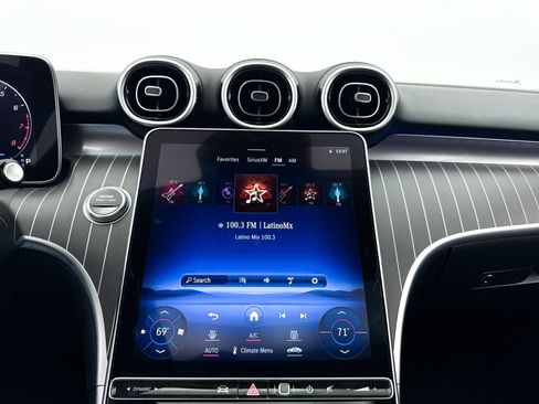 Used 2023 Mercedes-Benz C 300 Sedan image 5