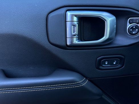 Used 2024 Jeep Wrangler Sahara image 11