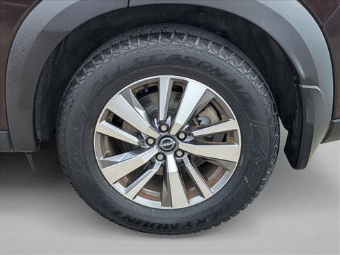 Used 2022 Nissan Pathfinder SL w/ Lighting Package (N92) FWD image 7