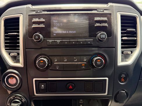 Used 2017 Nissan Titan S AWD/4WD image 20