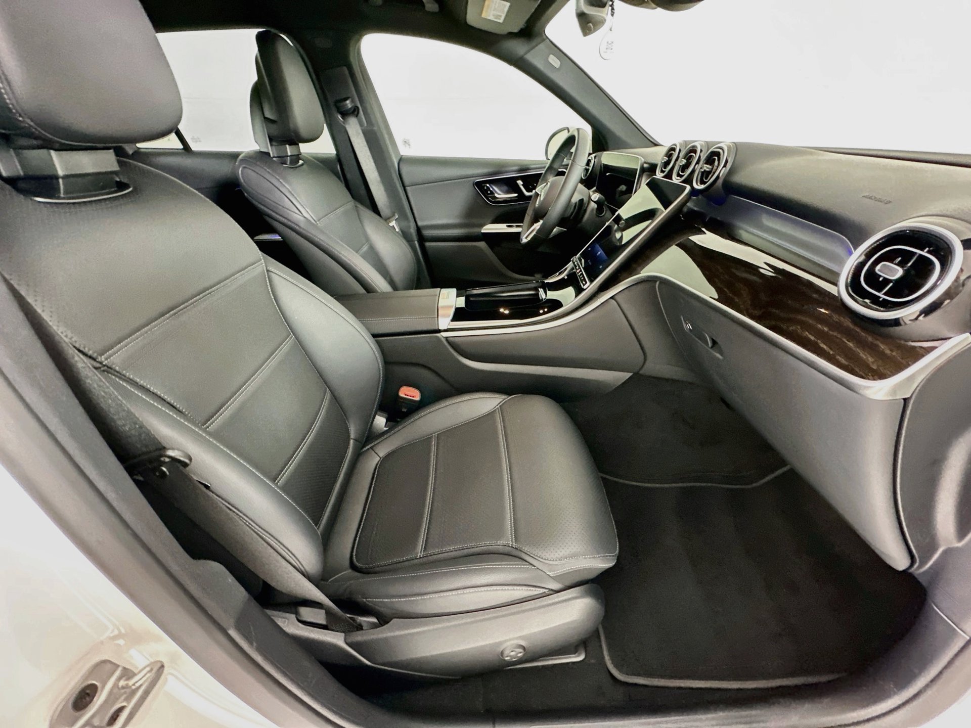 Certified 2026 Mercedes-Benz GLC 300 image 27
