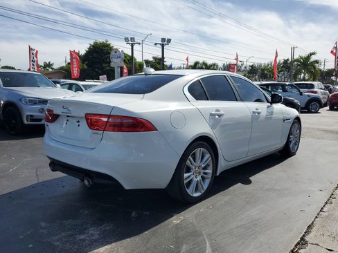 Used 2019 Jaguar XE Premium image 6