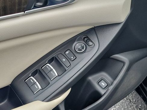 Used 2018 Honda Accord EX image 17