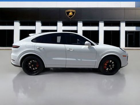 Used 2020 Porsche Cayenne Turbo image 6
