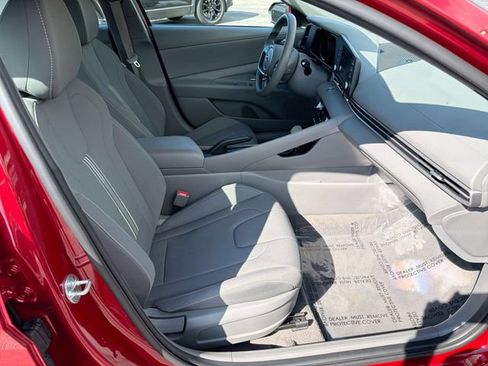 Used 2023 Hyundai Elantra SEL w/ Preferred Accessory Package FWD image 26