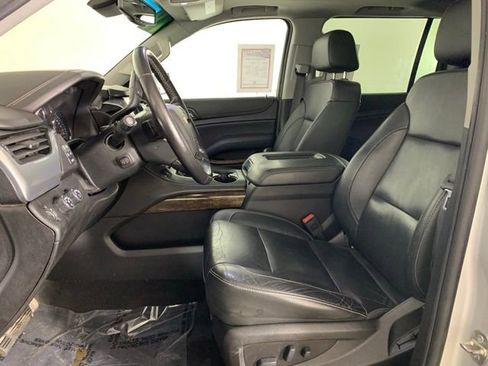 Used 2019 Chevrolet Suburban LT image 17