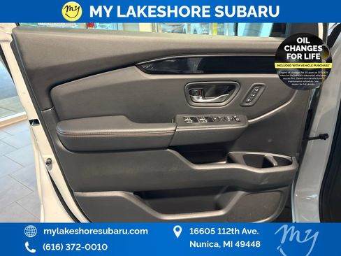 Used 2025 Honda Pilot TrailSport image 12