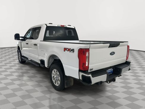 Used 2023 Ford F250 XLT w/ FX4 Off-Road Package AWD/4WD image 3