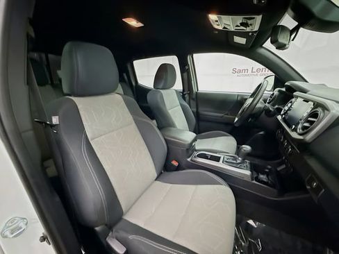 Used 2022 Toyota Tacoma TRD Off-Road image 26