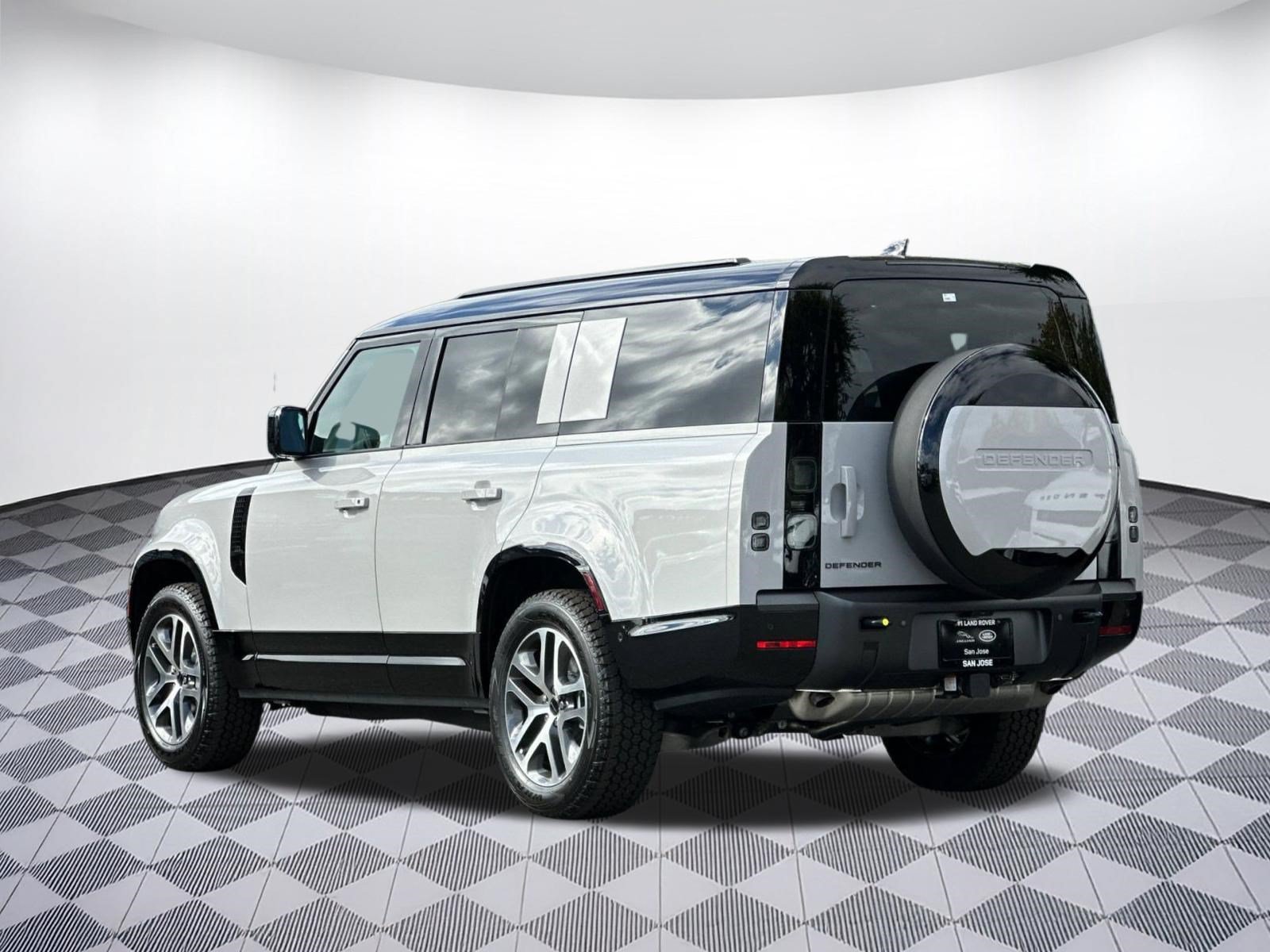 New 2026 Land Rover Defender 130 X-Dynamic SE AWD/4WD image 3