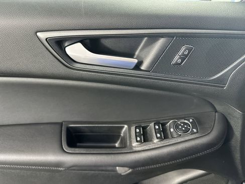 Used 2024 Ford Edge SE w/ Black Appearance Package image 11