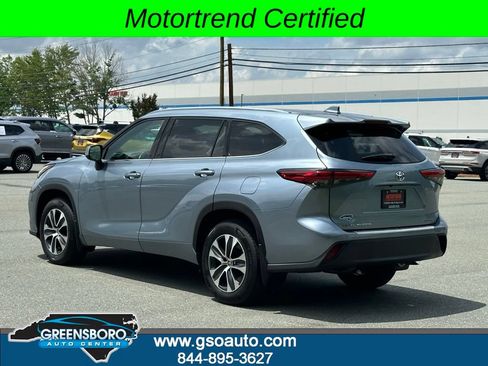 Used 2020 Toyota Highlander XLE AWD/4WD image 4