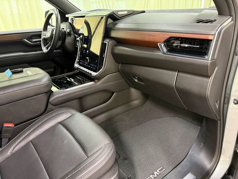 Used 2025 GMC Yukon Denali AWD/4WD image 30