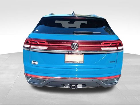 Used 2025 Volkswagen Atlas Cross Sport SE w/ Panoramic Sunroof Package image 4