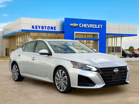 Used 2023 Nissan Altima 2.5 SL FWD image 1