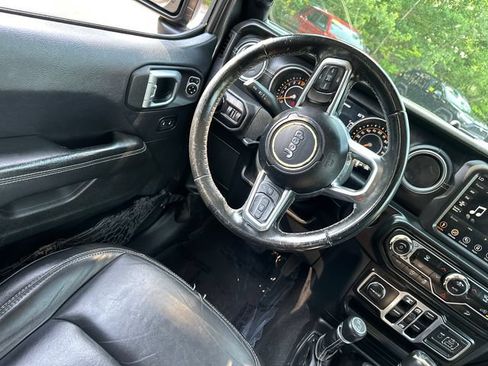 Used 2018 Jeep Wrangler Unlimited Sahara AWD/4WD image 21