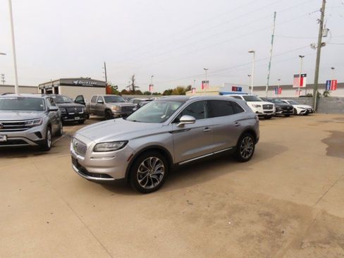 Certified 2022 Lincoln Nautilus Reserve w/ Luxury Package image 2