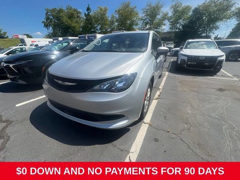 Used 2023 Chrysler Voyager LX FWD image 1